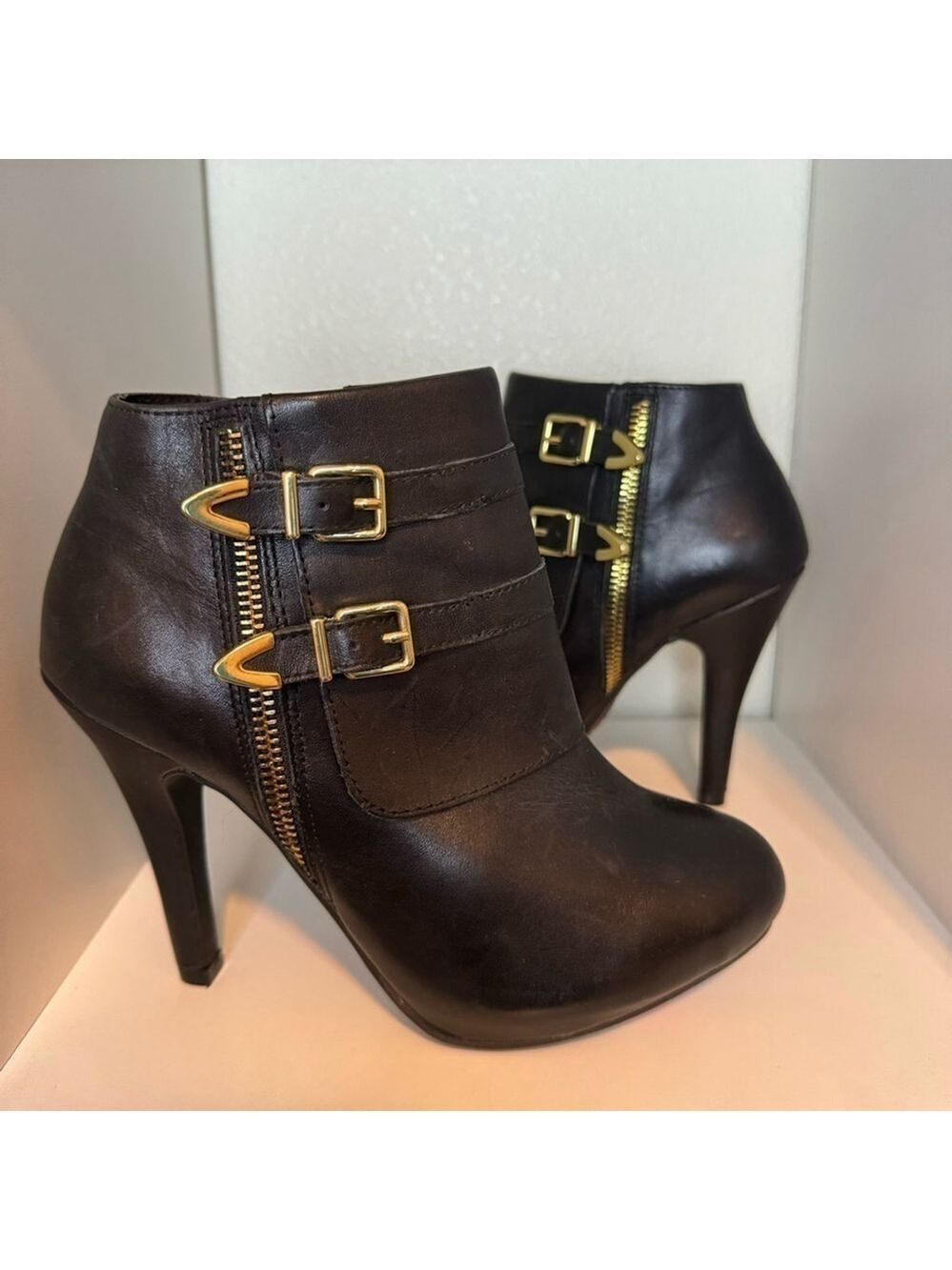Me Too Black Leather Ankle Boot Size 6 Wide